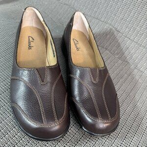 Clarks 84669 Woman’s 8.5 Brown Pebbled Leather Slip-On Casual Cushioned Loafer